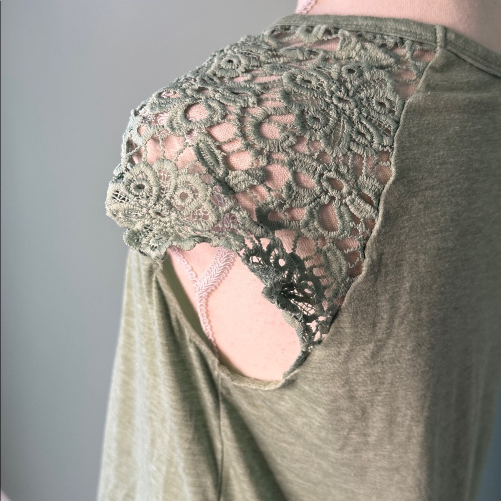 Lace sleeve T-shirt - Picture 4 of 6